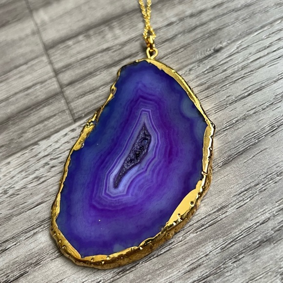 Jewelry - HP🎉 Gold Amethyst Crystal Agate Slice Necklace